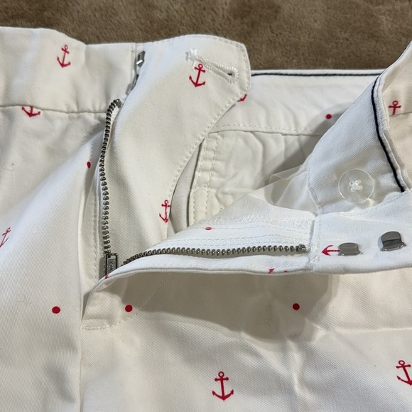 Tommy Hilfiger Women’s White Shorts Red Anchor Print - Picture 9 of 9